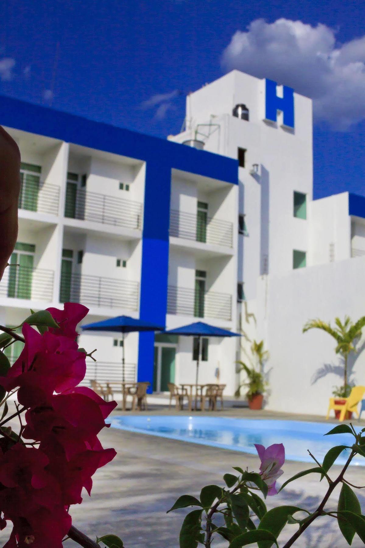 Global Express Hotel Escárcega エクステリア 写真